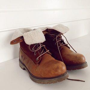 TIMBERLAND brown boots